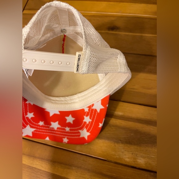 Women’s Billabong Red and White Stars  Mesh Snap Back Trucker Baseball - Picture 6 of 6